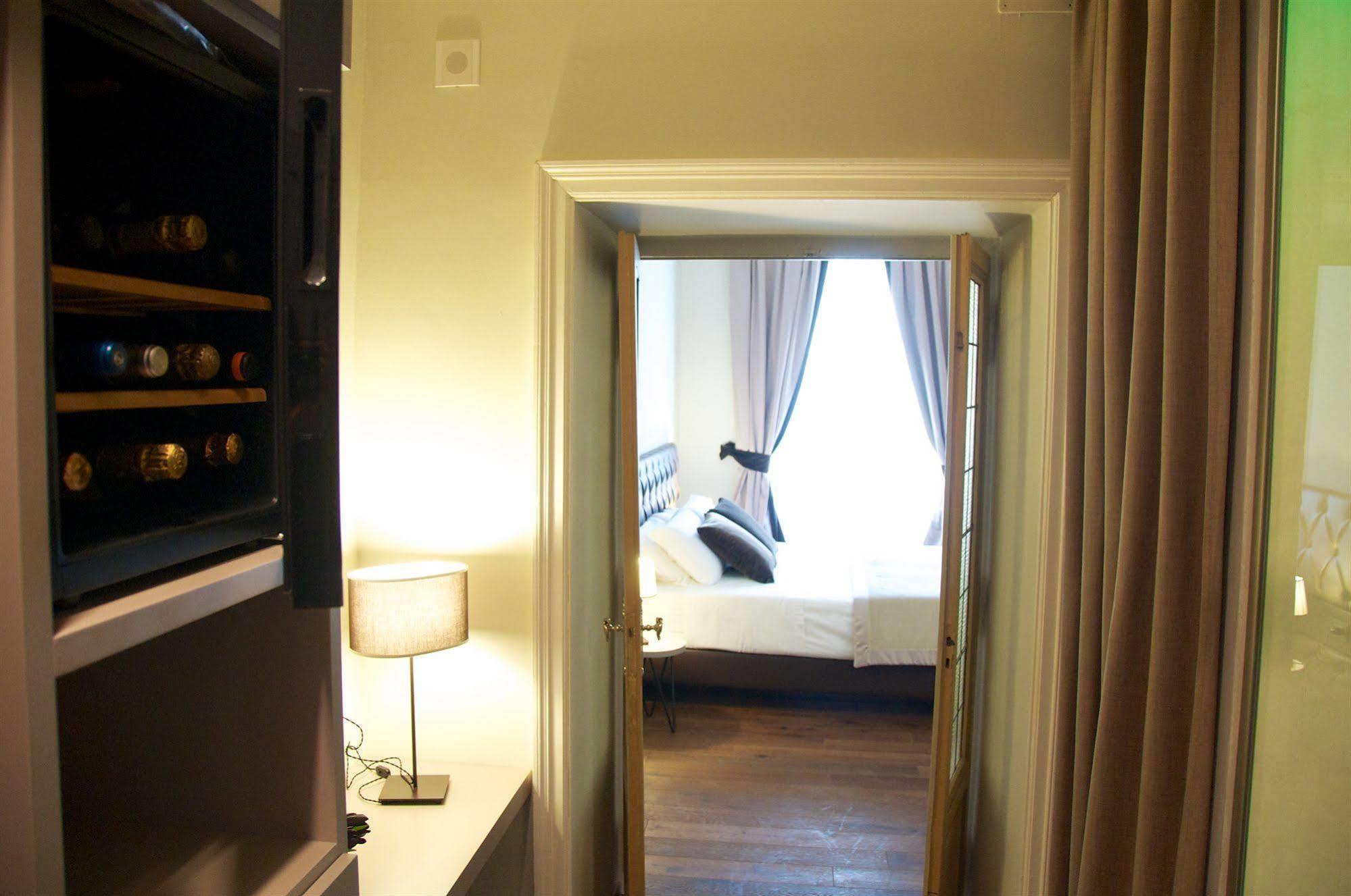 Piazza Farnese Luxury Suites Рим Екстер'єр фото